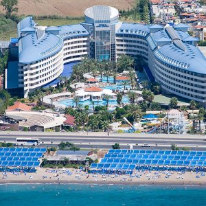 Crystal Admiral Resort Suites & SPA – All Inclusive